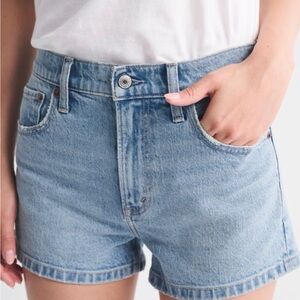 Abercrombie & Fitch Light Wash Curve Love High Rise Mom Short